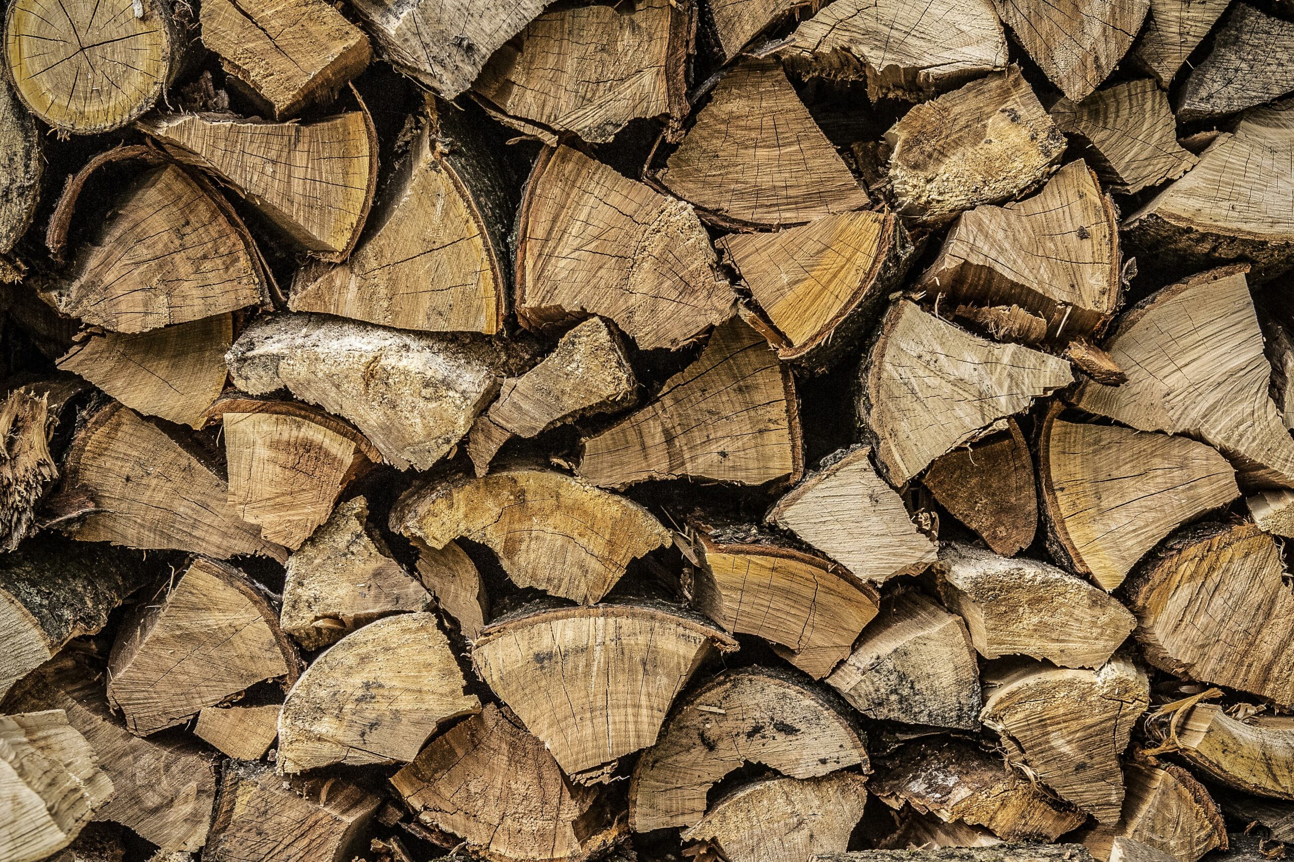 chauffer au bois - pile de bois sec